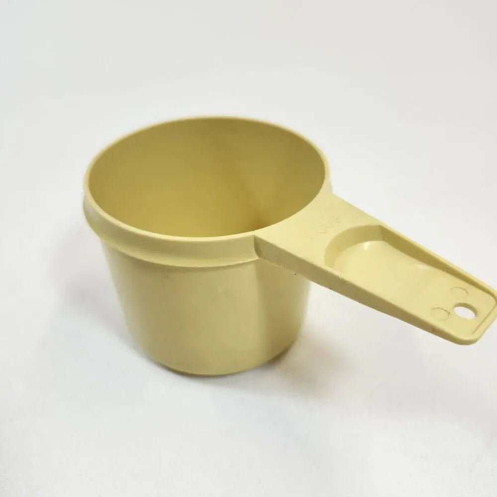Tupperware Measuring Cups Set of 4 Yellow Vintage 761-1 762-1 763-1 764-1 Lot